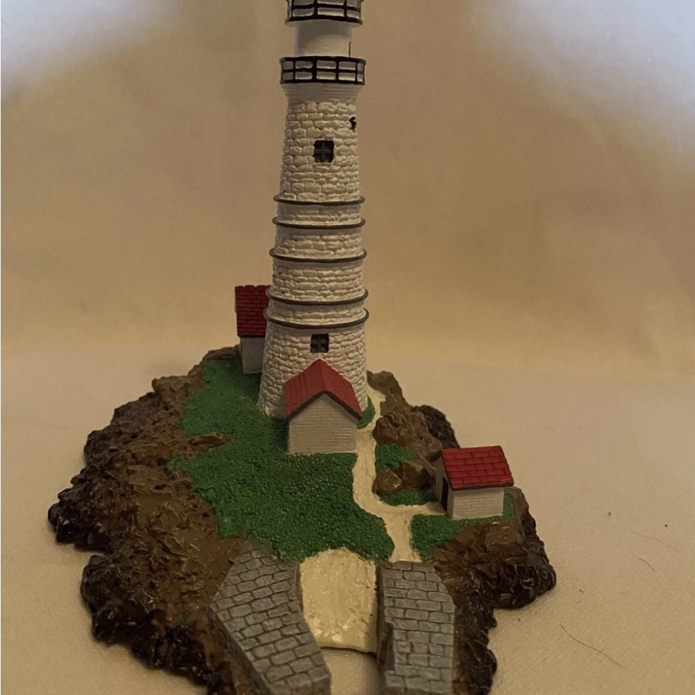 Danbury Mint Boston Light Lighthouse Figurine Beacons By The Sea MA w/ COA